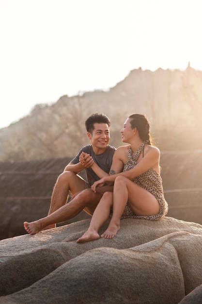 Casal romântico completo em férias