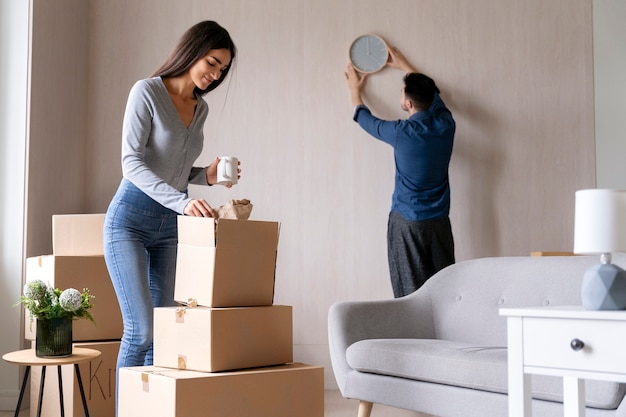 Casal se mudando para sua nova casa