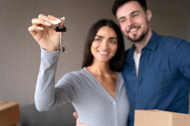 Casal se mudando para sua nova casa