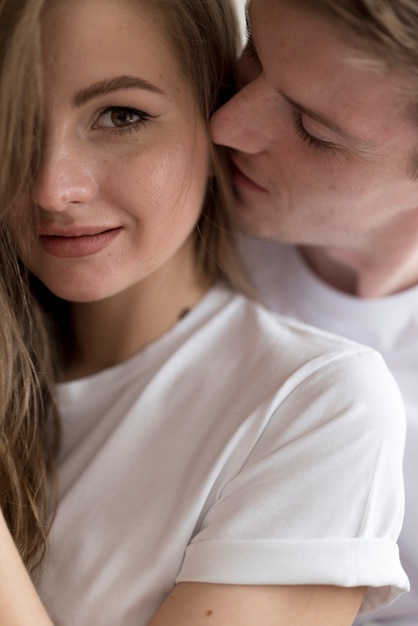 Foto grátis casal tendo seus momentos de intimidade