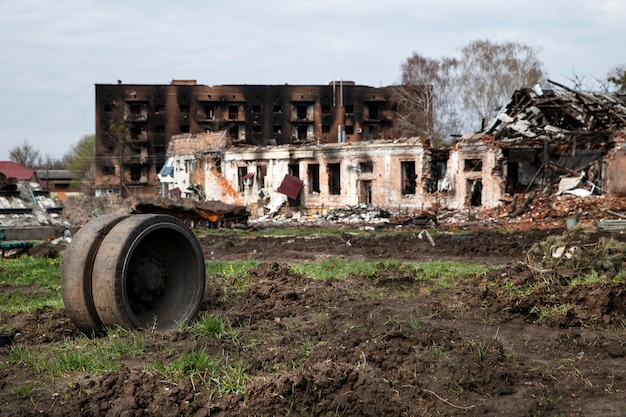 Casas destruídas na guerra do russo na ucrânia