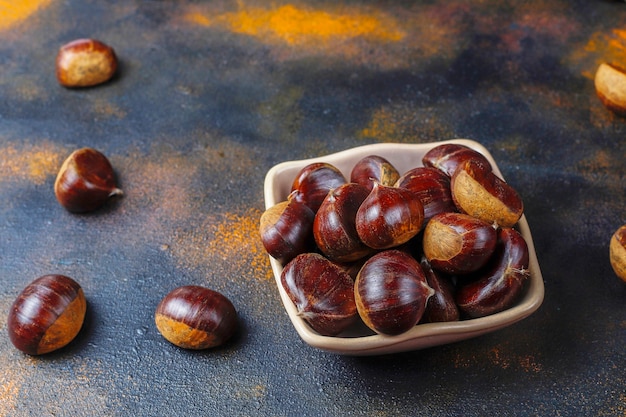 Foto grátis castanhas orgânicas frescas.