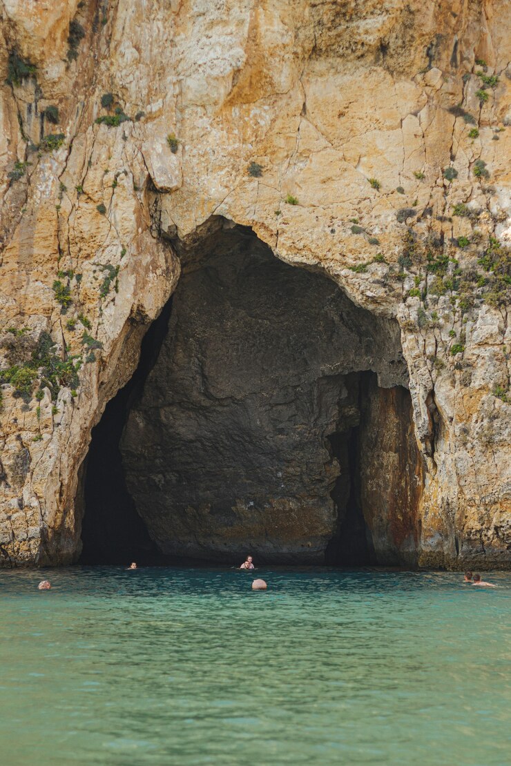 Foto grátis caverna no mar
