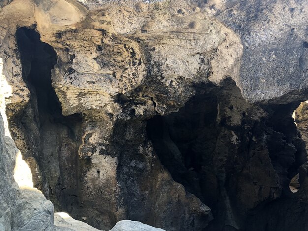 Cavernas e rochas da Cueva Del Indio em Porto Rico