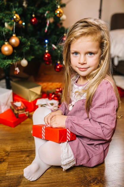 Foto grátis cena de natal familiar com criança