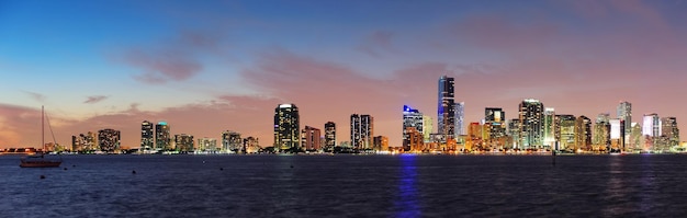 Foto grátis cena noturna de miami