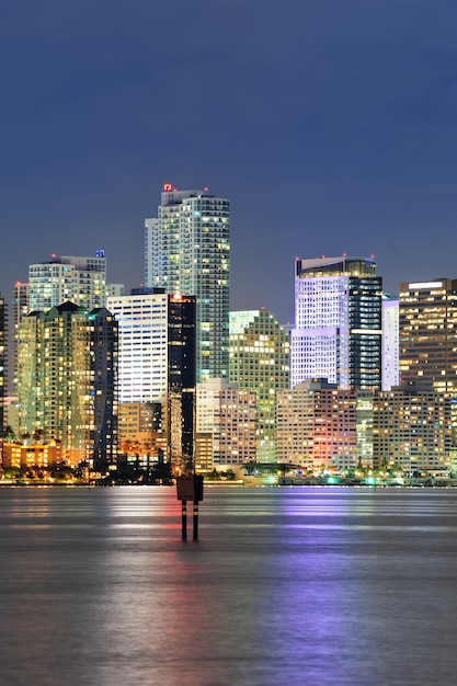 Foto grátis cena noturna de miami