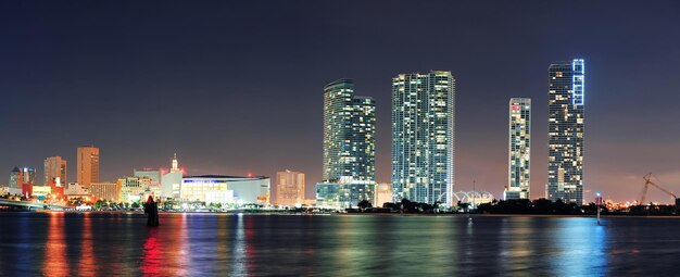 Cena noturna de Miami