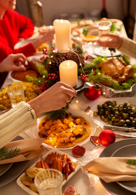 Cenas aconchegantes de inverno com a família