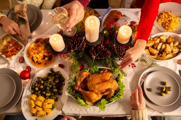 Cenas aconchegantes de inverno com a família