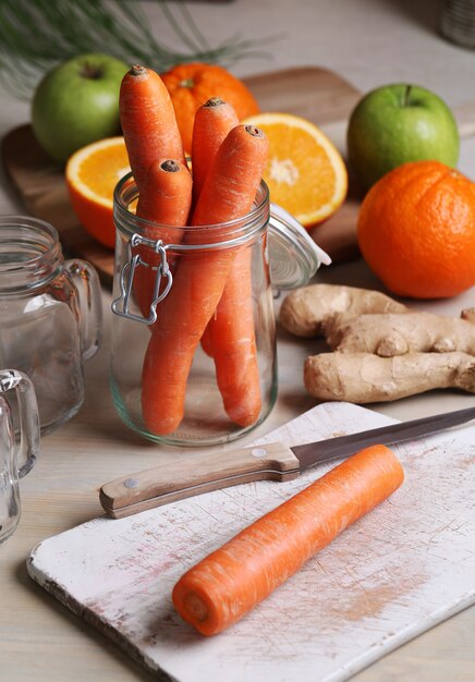 Foto grátis cenouras e frutas