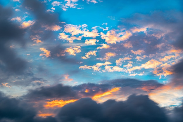 Céu com nuvens, pôr do sol