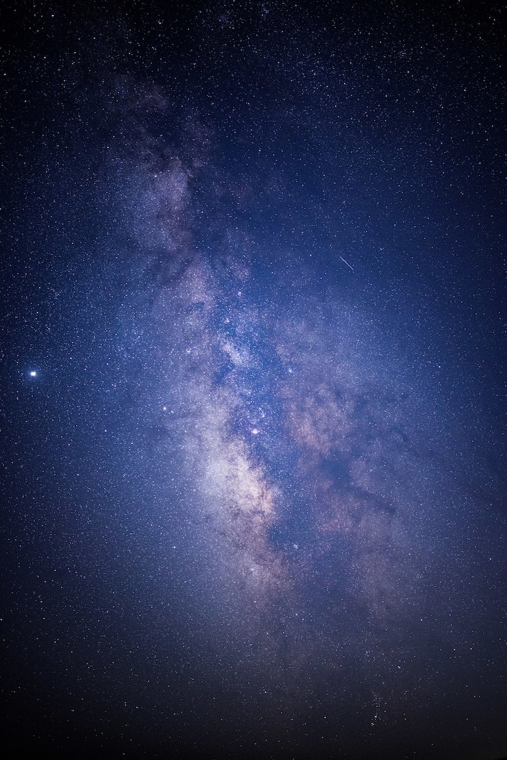 Foto grátis céu noturno estrelado azul e branco