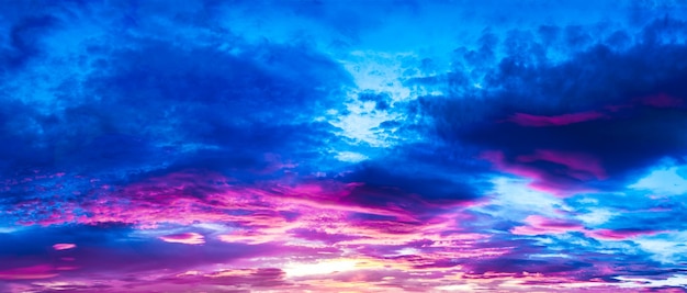 Foto grátis céu nublado roxo
