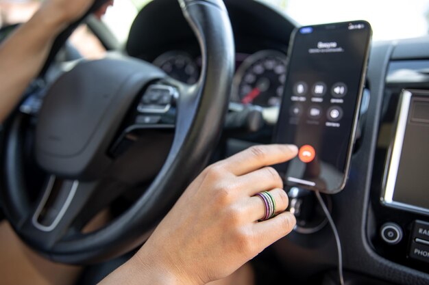 Foto grátis chama durante a condução chama inesperada perturba durante a conducção