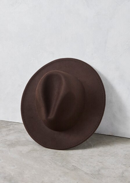 Chapéu fedora elegante em estúdio