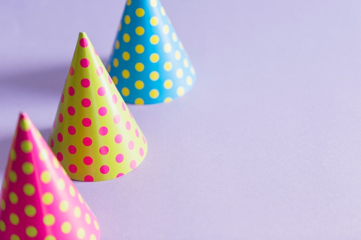 Foto grátis chapéus de festa manchados