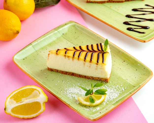 Cheesecake de limão com creme de queijo mascarpone