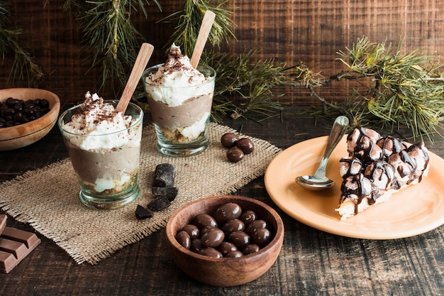 Chocolate saboroso e composição de bolo