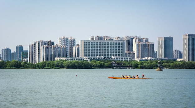 Cidade perto do lago