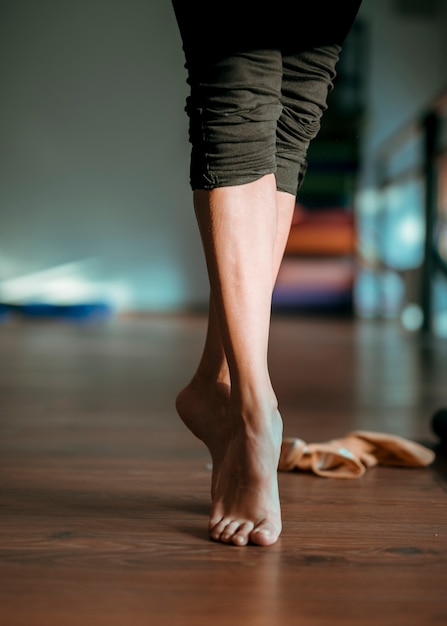 Foto grátis cima, de, femininas, dançarino, pés