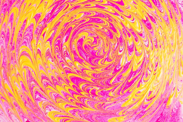 Círculos abstratos roxos e amarelos