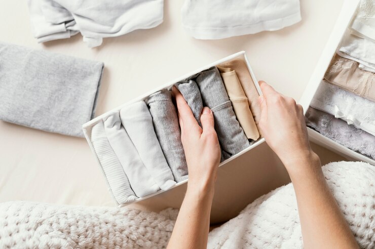 Foto grátis classificação de roupas íntimas em close