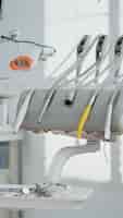 Foto grátis close de instrumentos dentais em consultório ortodôntico de estomatologia médica