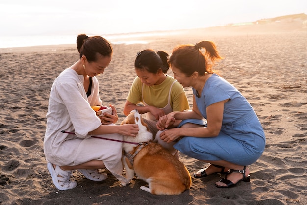 Foto grátis close na família japonesa se divertindo