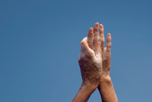 Foto grátis close na lavagem higiênica das mãos