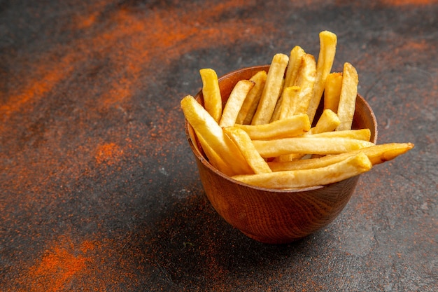 Close-up com deliciosas batatas fritas francesas