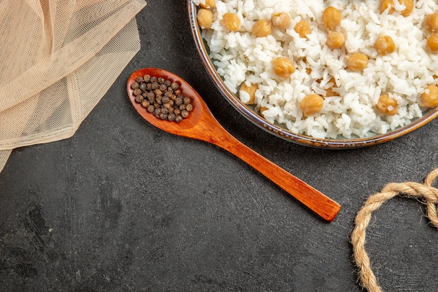 Close-up com farinha de arroz cozido no vapor no prato