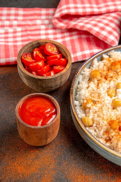 Close-up com farinha de arroz cozido no vapor no prato