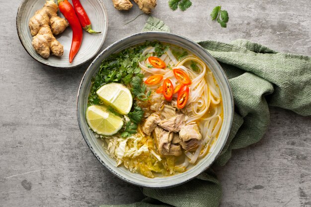 Close-up com refeição de sopa rica em proteínas