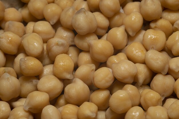 Close up das sementes cozidas com alto teor de proteína de grão de bico