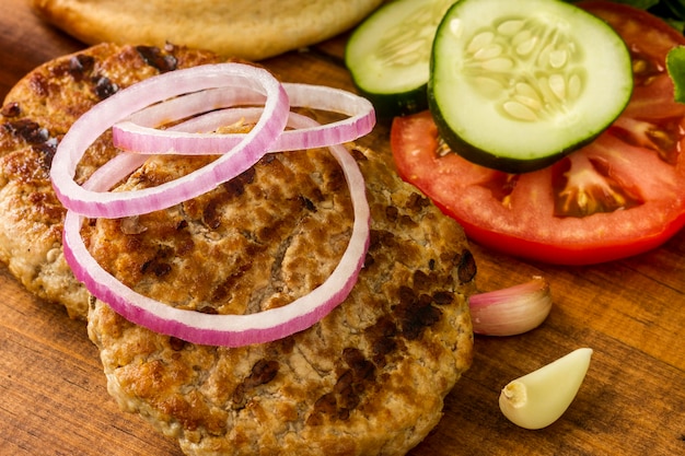 Foto grátis close-up de ingredientes de hambúrguer