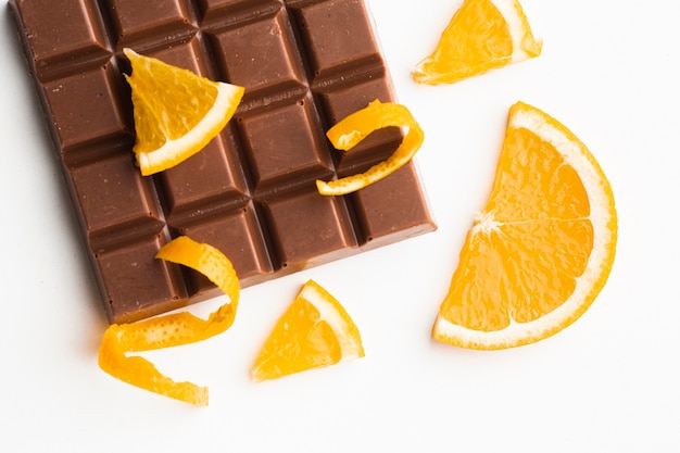 Close-up de laranja e chocolate