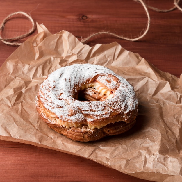 Close-up de rosquinha com açúcar em pó