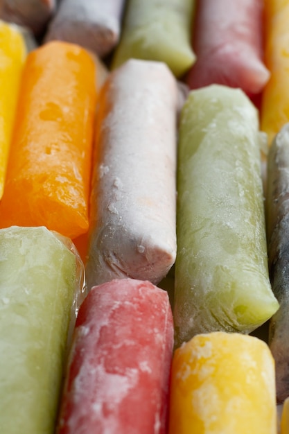 Close-up de sobremesa de frutas brasileiras congeladas