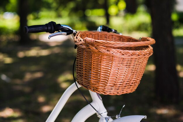 Close-up, de, um, cesta bicicleta