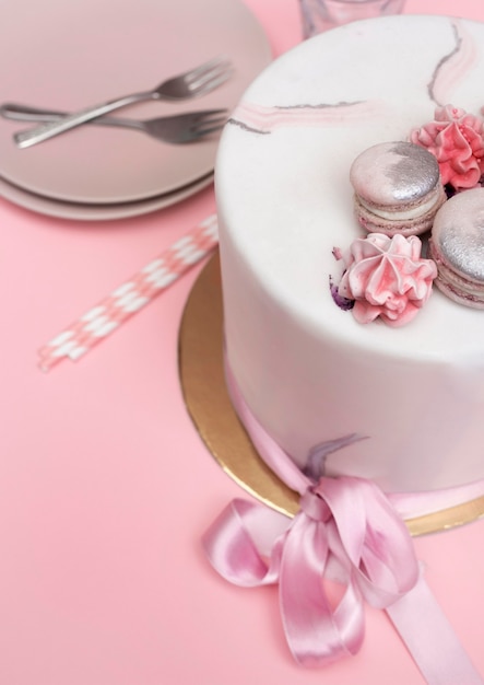 Foto grátis close-up de um delicioso bolo de aniversário