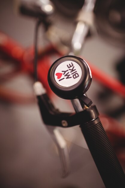 Close-up de uma campainha de bicicleta