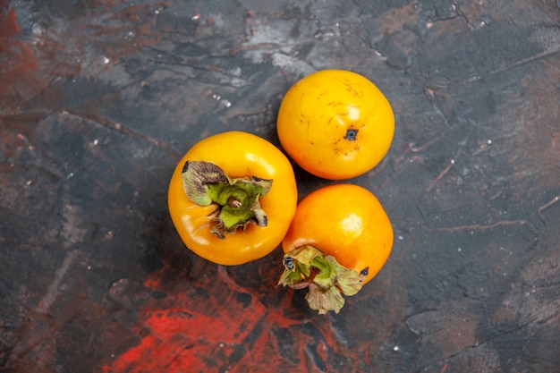 Foto grátis close-up em belas frutas diospyros kaki