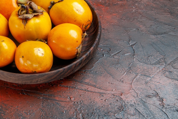 Foto grátis close-up em belas frutas diospyros kaki