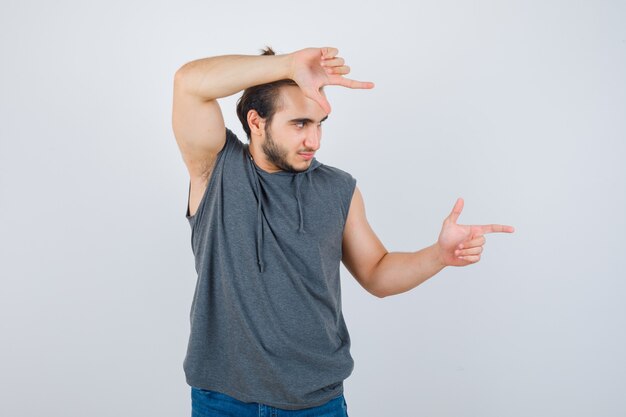 Foto grátis close-up em jovem gesticulando isolado