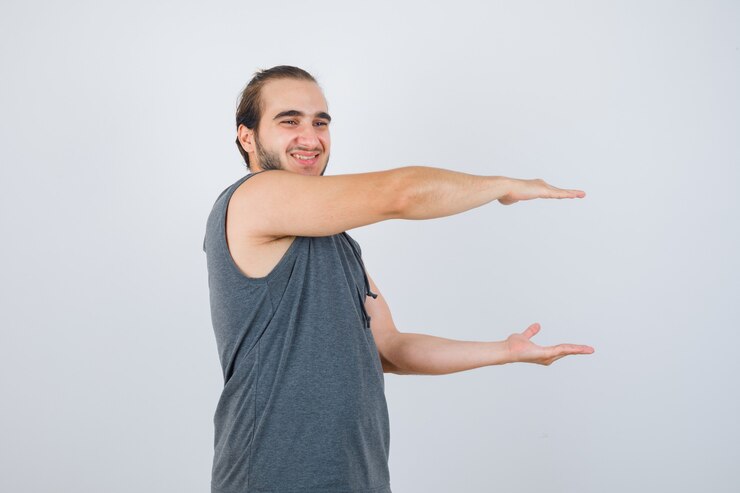 Foto grátis close-up em jovem gesticulando isolado