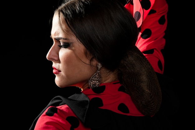 Foto grátis close-up, flamenca, dançarino, olhar baixo, ligado, experiência preta