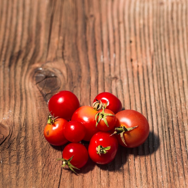 Close-up, fresco, cereja, tomates, madeira, superfície