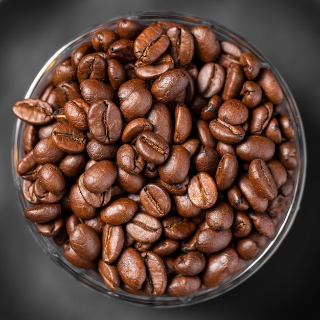 Close-up grãos de café na tigela
