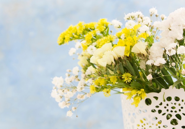 Close-up lindas flores em um vaso